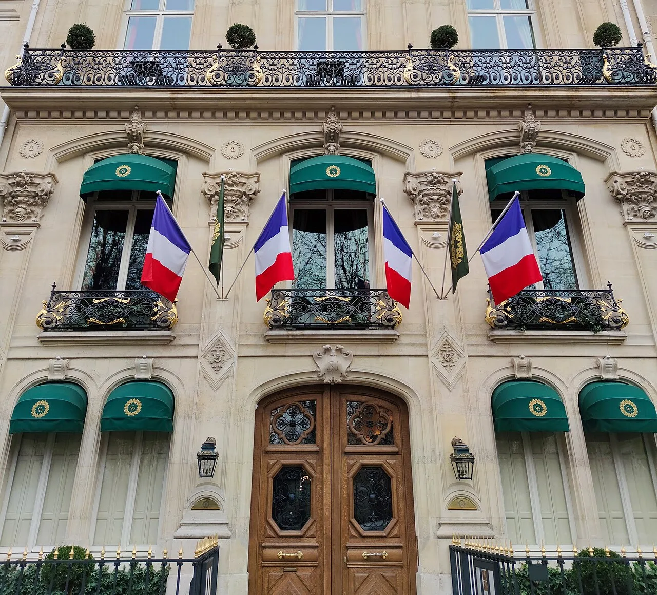 Le Clarence on Avenue Franklin D. Roosevelt, Paris