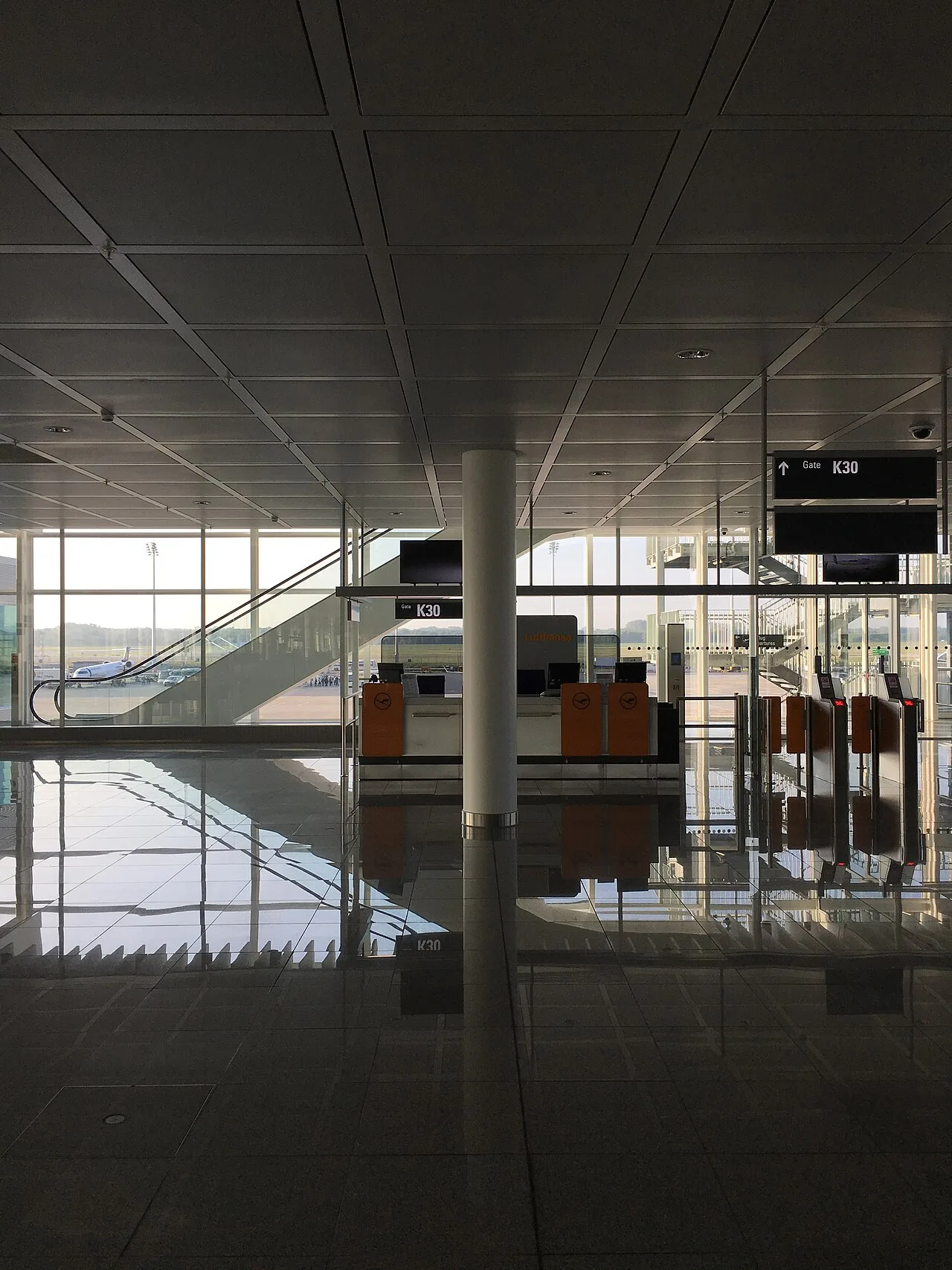 Munich Airport Terminal 2 satellite building, home to the Lufthansa Senator Lounge.