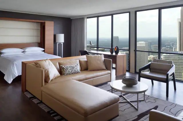 Atlanta Marriott Marquis, Atlanta — guest room or suite