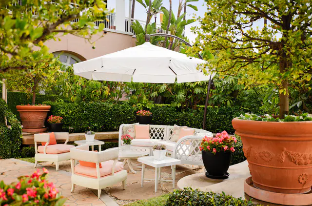 The Beverly Hills Hotel, Los Angeles — exterior and approach
