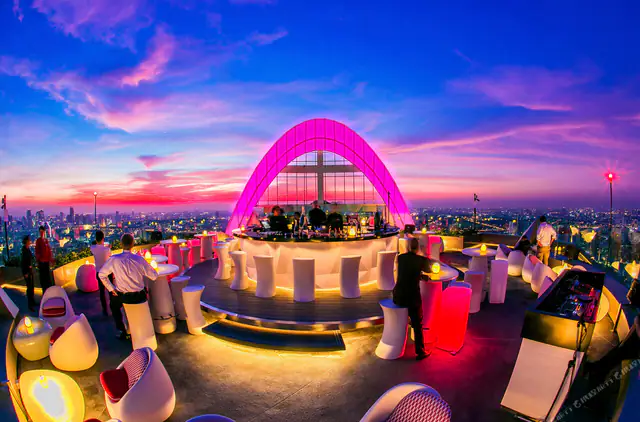 Centara Grand at CentralWorld, Bangkok — exterior and approach