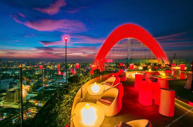Centara Grand at CentralWorld, Bangkok — guest room or suite