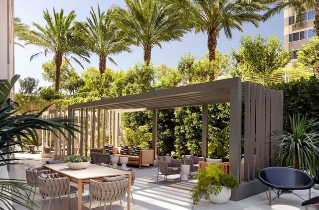 Fairmont Century Plaza, Los Angeles — exterior and approach
