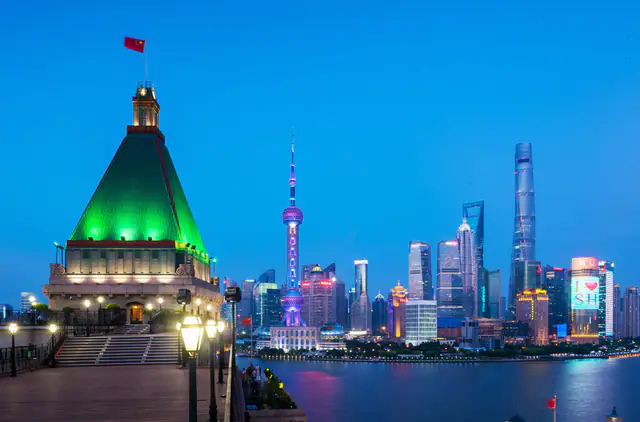 Fairmont Peace Hotel Shanghai, Shanghai — exterior and approach
