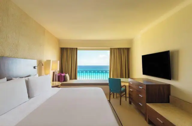 Fiesta Americana Condesa Cancun, Cancun — exterior and approach