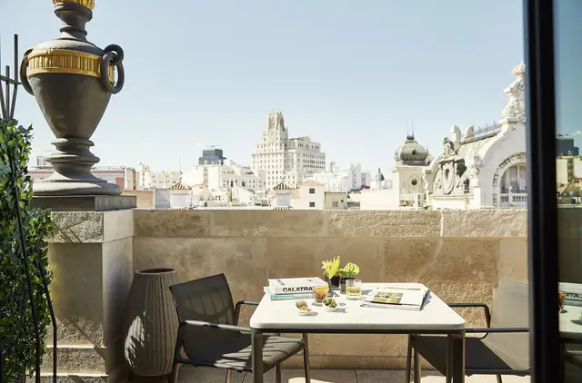 Four Seasons Hotel Madrid, Madrid — guest room or suite