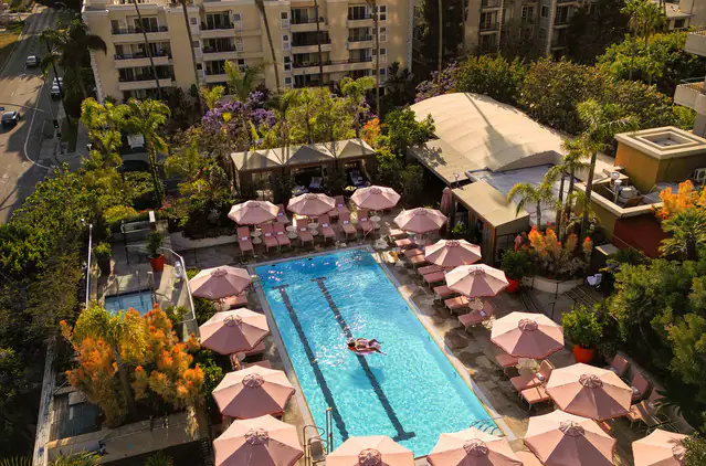 Four Seasons Hotel Los Angeles at Beverly Hills, Los Angeles — exterior and approach