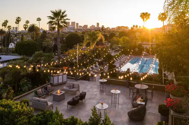 Four Seasons Hotel Los Angeles at Beverly Hills, Los Angeles — guest room or suite