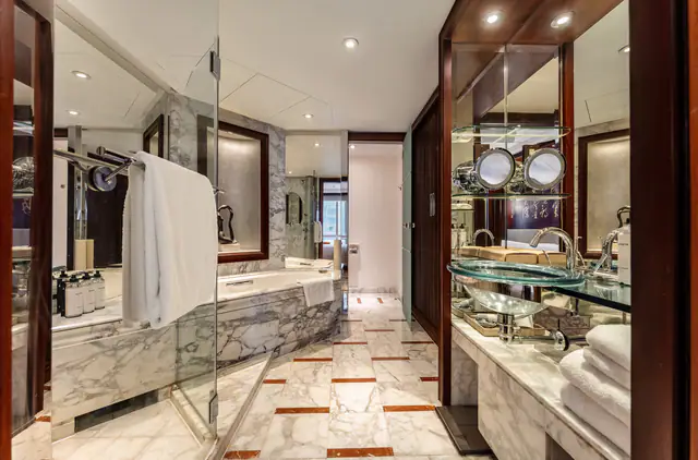 Grand Hyatt Shanghai, Shanghai — guest room or suite