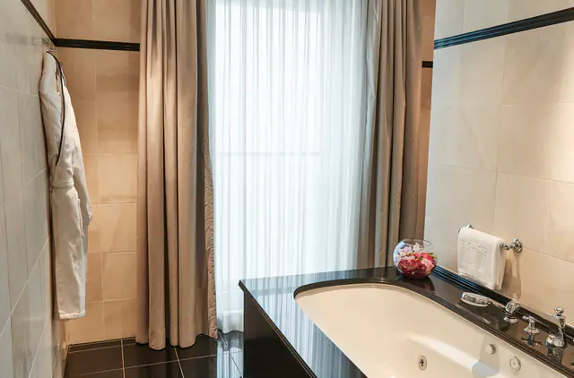 Hotel Adlon Kempinski Berlin, Berlin — guest room or suite