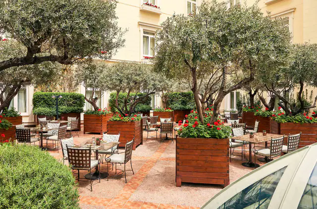 Hotel Grande Bretagne, a Luxury Collection Hotel, Athens — exterior and approach