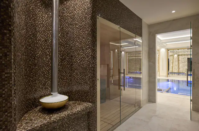 Hotel Saski Krakow, Curio Collection by Hilton, Kraków — guest room or suite