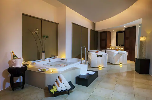 Le Blanc Spa Resort Cancun, Cancun — exterior and approach