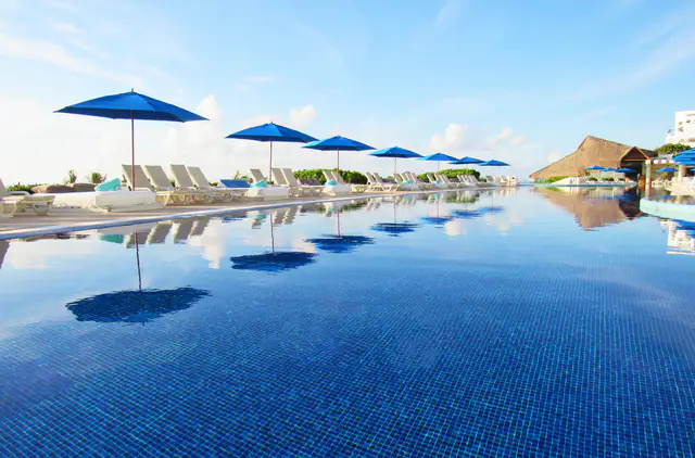 Live Aqua Beach Resort Cancun, Cancun — exterior and approach