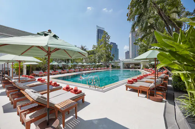 Mandarin Oriental Bangkok, Bangkok — exterior and approach