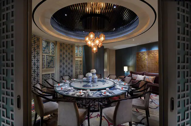 Round-table private dining at Li Feng, Mandarin Oriental, Jakarta