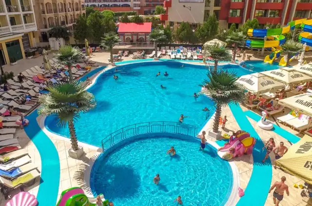 Planeta Hotel & Aquapark, Sunny Beach — exterior and approach
