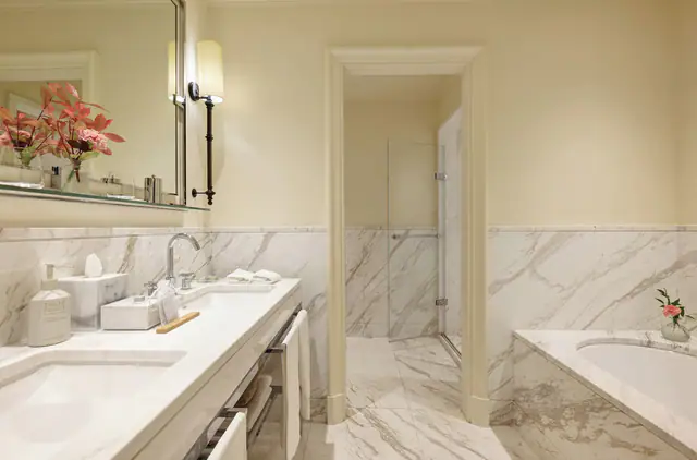 Rocco Forte Hotel Savoy, Florence — guest room or suite