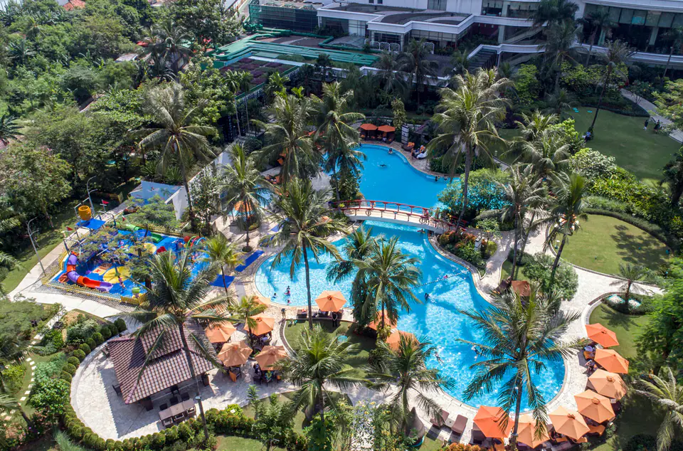 Aerial view of the garden pool complex at Shangri-La Jakarta