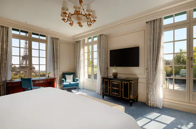 Shangri-La Paris, Paris — guest room or suite