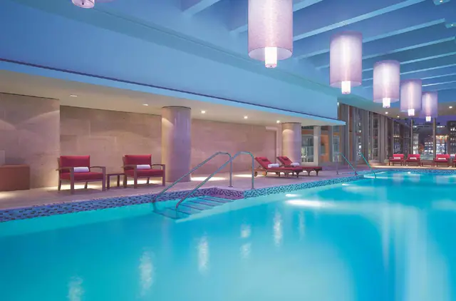 Shangri-La Toronto, Toronto — guest room or suite