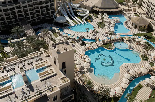 Steigenberger Aqua Magic, Hurghada — exterior and approach