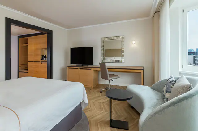 The Westin Grand Berlin, Berlin — guest room or suite
