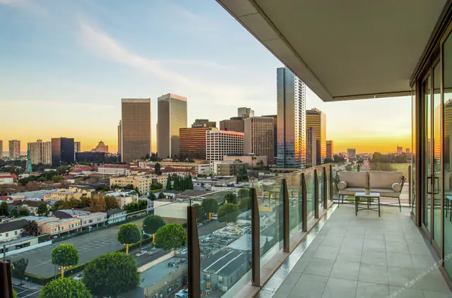 Waldorf Astoria Beverly Hills, Los Angeles — exterior and approach