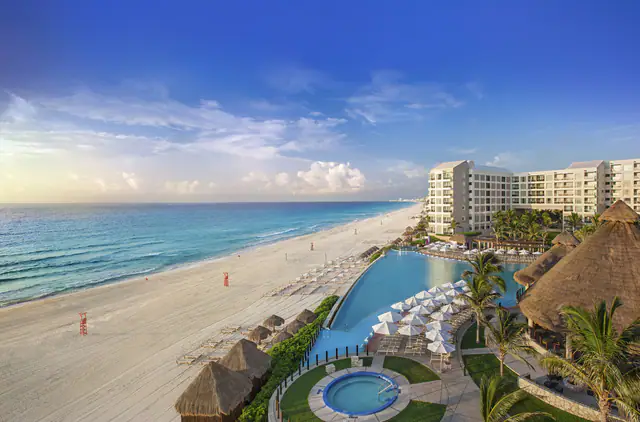 The Westin Lagunamar Ocean Resort Villas & Spa, Cancun — exterior and approach