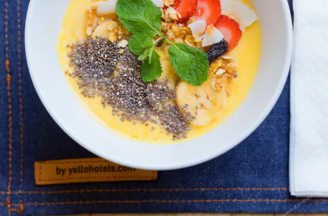 Fruit-topped smoothie bowl at the Yello Hotel Kuta Beachwalk cafe